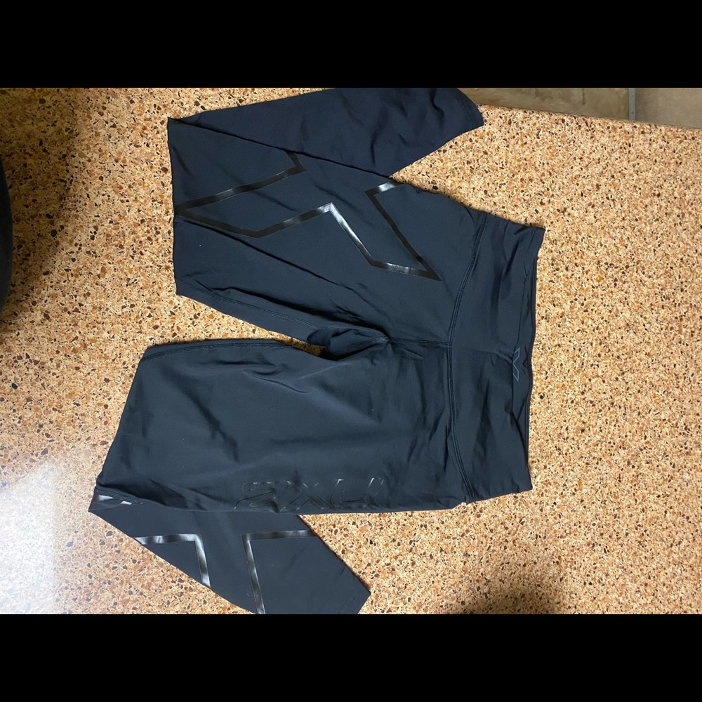 2XU medium womens leggings